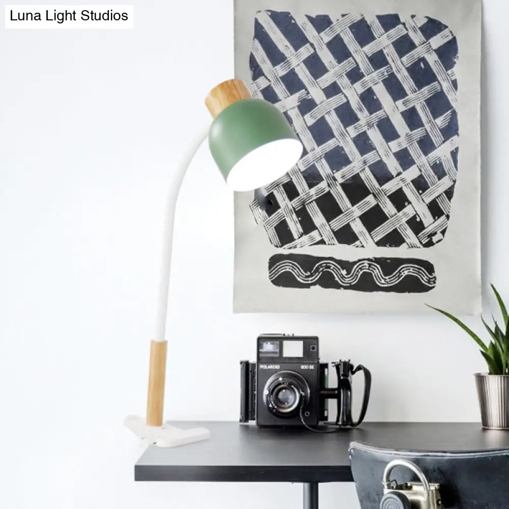 Lámpara de escritorio Aldhibah de estilo nórdico con pinza: verde/blanco y madera, brazo flexible