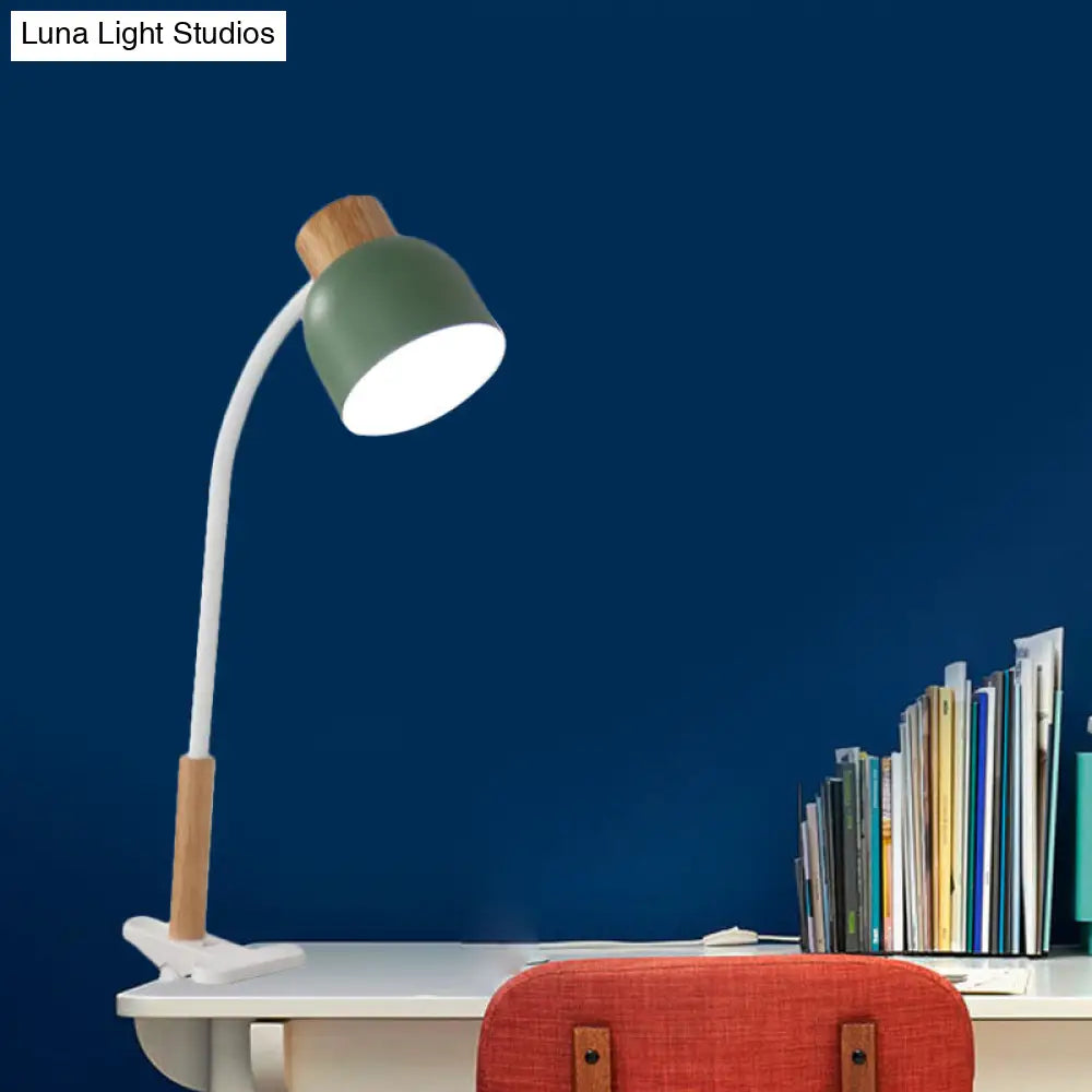 Lámpara de escritorio Aldhibah de estilo nórdico con pinza: verde/blanco y madera, brazo flexible