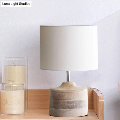 Lámpara de mesilla de noche Aldhibah - Pantalla cilíndrica blanca retro, estilo retro, de tela, 1 bombilla, para leer o leer.