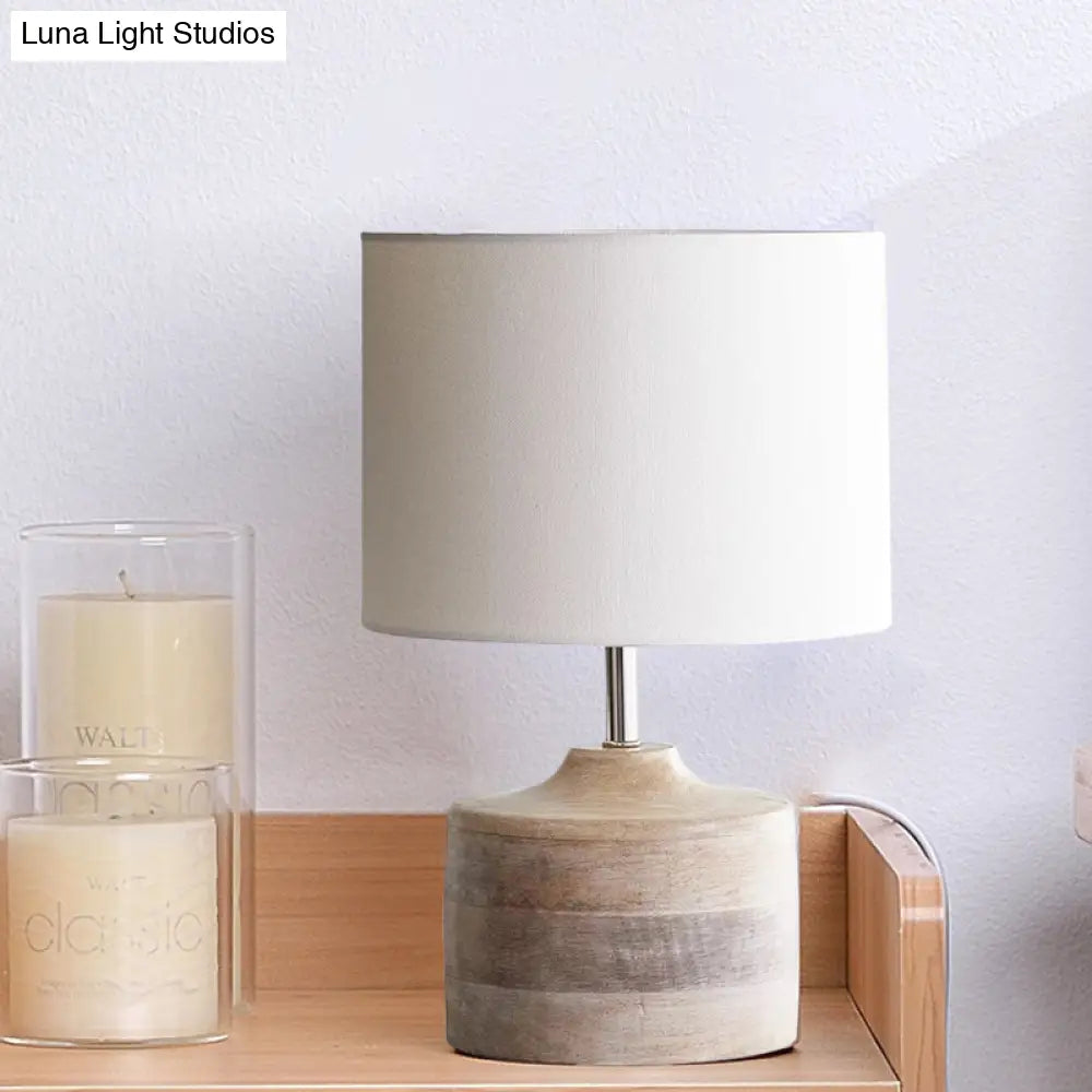 Lámpara de mesilla de noche Aldhibah - Pantalla cilíndrica blanca retro, estilo retro, de tela, 1 bombilla, para leer o leer.