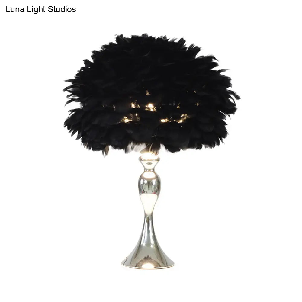 Lámpara de noche Alfecca Meridiana - Cúpula negra/morada: Lámpara de mesa moderna con forma de pluma