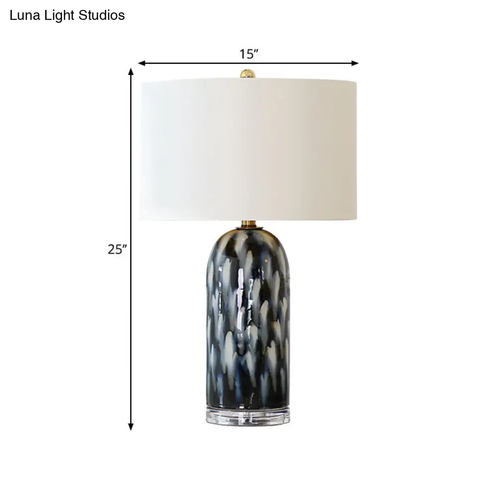 Algieba - Lámpara de mesa retro de una cabeza con pantalla recta y base cilíndrica, de tela blanca.