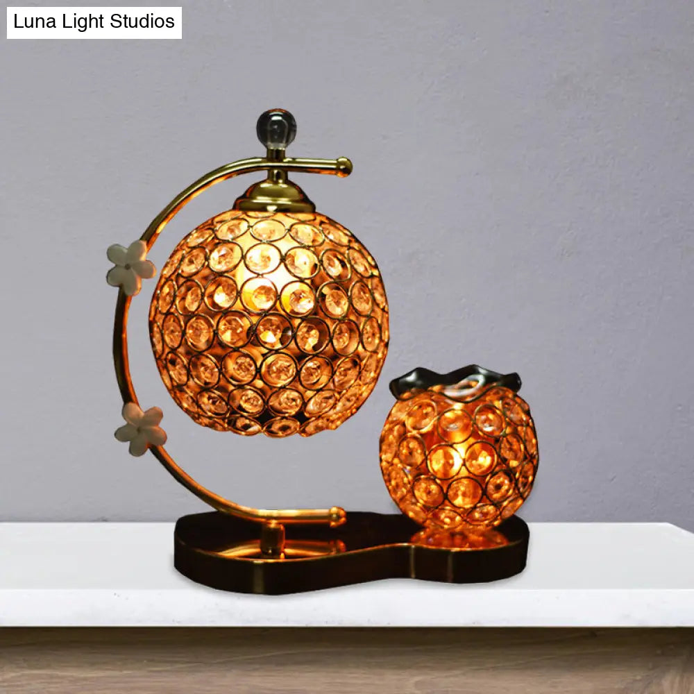 Alhena - Lámpara de escritorio Crystal Global con incrustaciones de cristal, sencilla lámpara de mesa de noche dorada con decoración floral