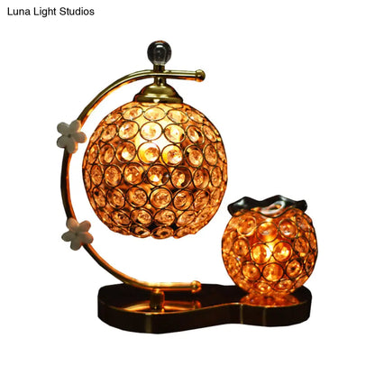 Alhena - Lámpara de escritorio Crystal Global con incrustaciones de cristal, sencilla lámpara de mesa de noche dorada con decoración floral