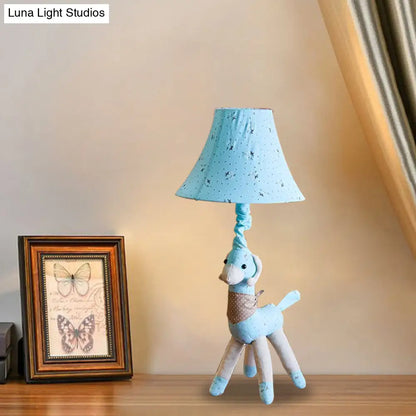 Lámpara de escritorio Alpaca Night Light de tela con pantalla en forma de campana - Diseño de dibujos animados gris/azul para sala de estar