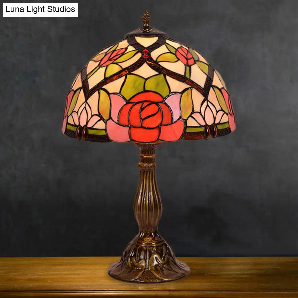 Alrai - Lámpara de noche victoriana Bloom, de 1 luz, con pantalla de latón y vidrieras.