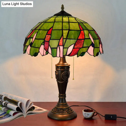 Altais - Lámpara de mesilla de noche con cuenco de cristal verde Tiffany con diseño de hojas, mesa de bronce