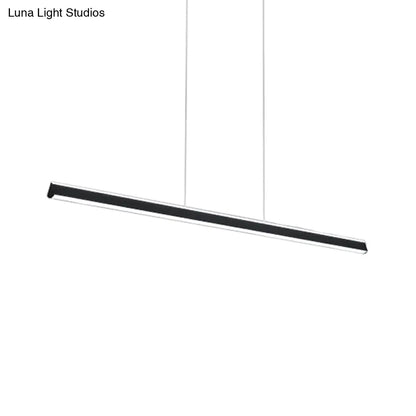 Lámpara colgante triangular LED DecorBites™ de aluminio para comedor: una luz de isla sencilla y elegante.