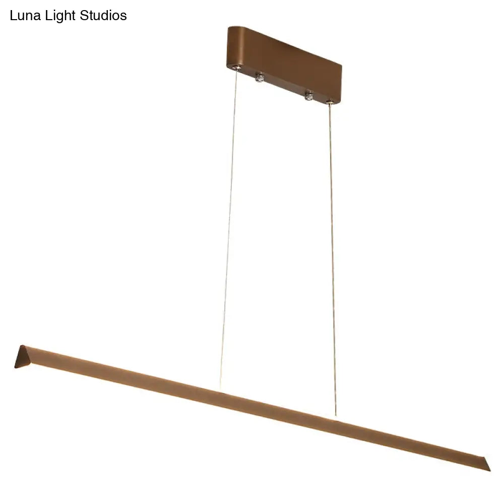 Lámpara colgante triangular LED DecorBites™ de aluminio para comedor: una luz de isla sencilla y elegante.