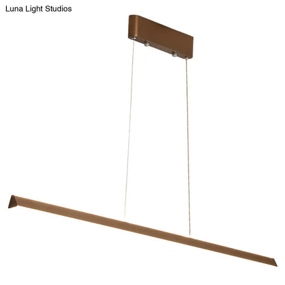 Lámpara colgante triangular LED DecorBites™ de aluminio para comedor: una luz de isla sencilla y elegante.