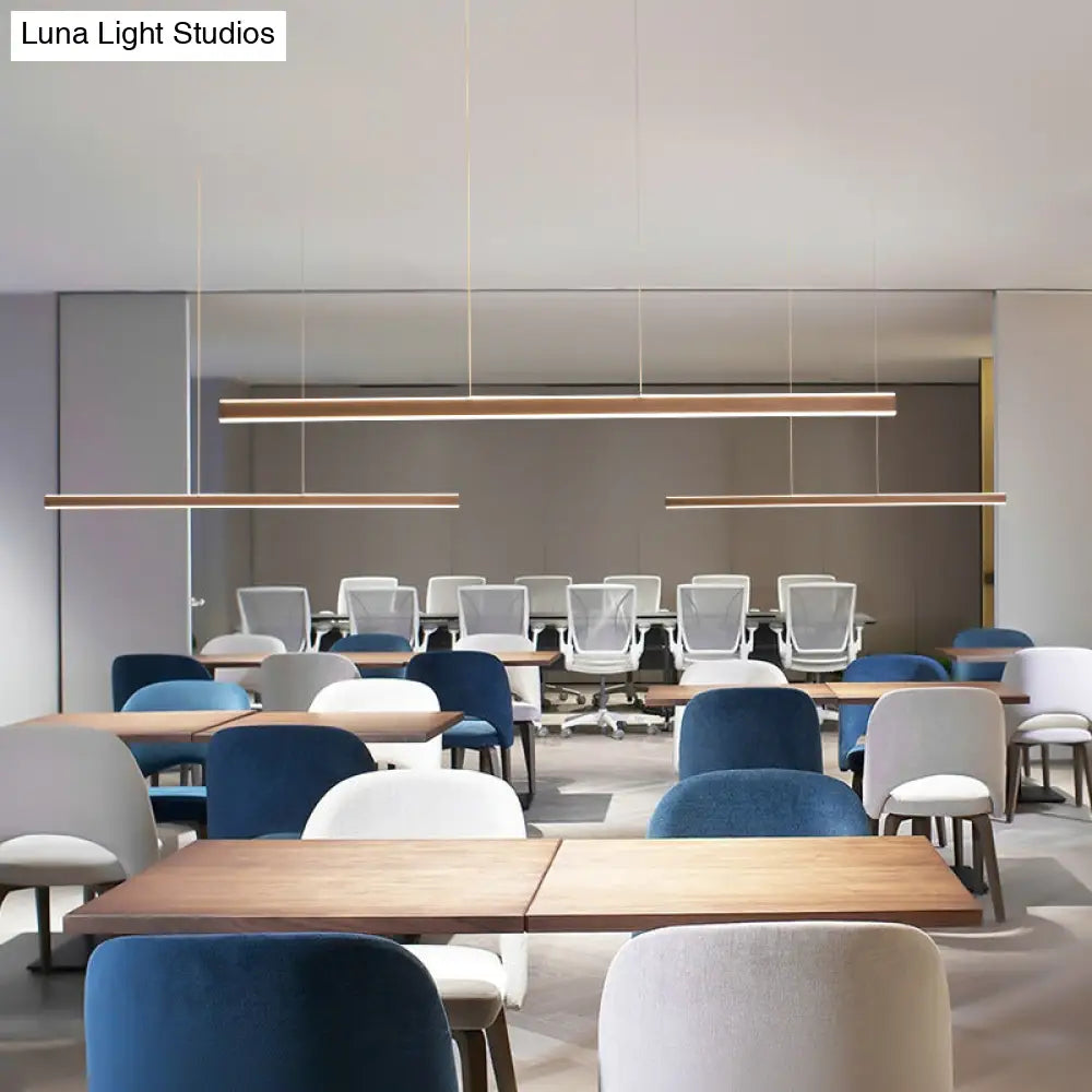 Lámpara colgante triangular LED DecorBites™ de aluminio para comedor: una luz de isla sencilla y elegante.