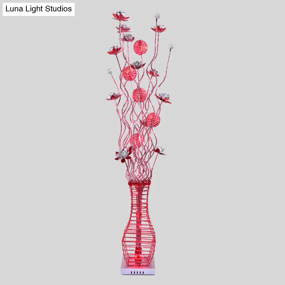 Lámpara de pie LED con forma de rama de árbol de aluminio y pedestal tipo jarrón - Elegante lámpara de noche en negro y plata/rojo