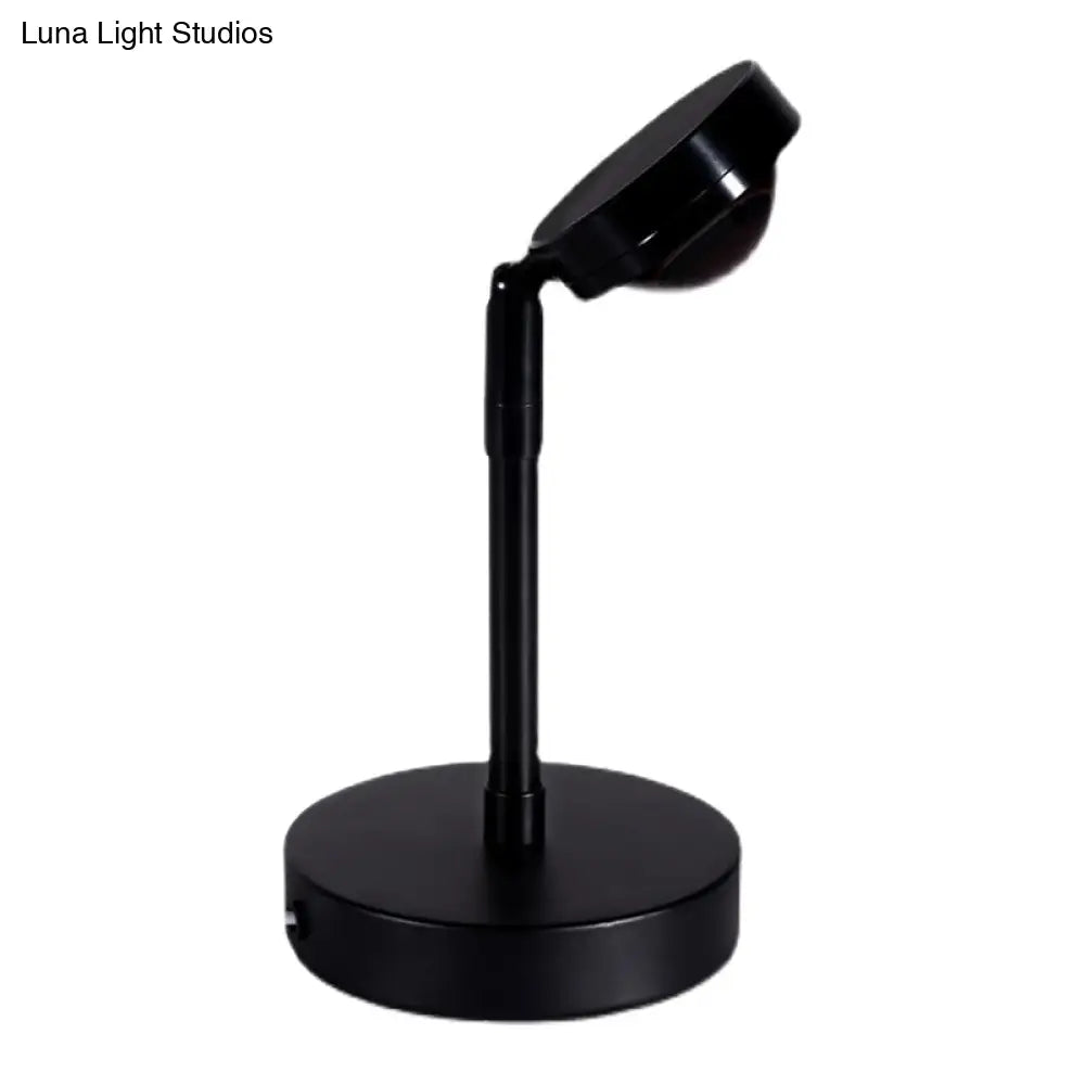 Lámpara de mesa USB de aluminio - Foco LED Sunset Glow en negro para iluminación contemporánea de dormitorios