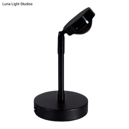 Lámpara de mesa USB de aluminio - Foco LED Sunset Glow en negro para iluminación contemporánea de dormitorios