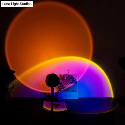 Lámpara de mesa USB de aluminio - Foco LED Sunset Glow en negro para iluminación contemporánea de dormitorios