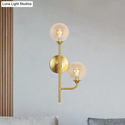 DecorBites™ مصباح حائط LED زجاجي رمادي كهرماني/دخاني برأسين - مصباح حائط كروي للحمام بلمسة نهائية من النحاس