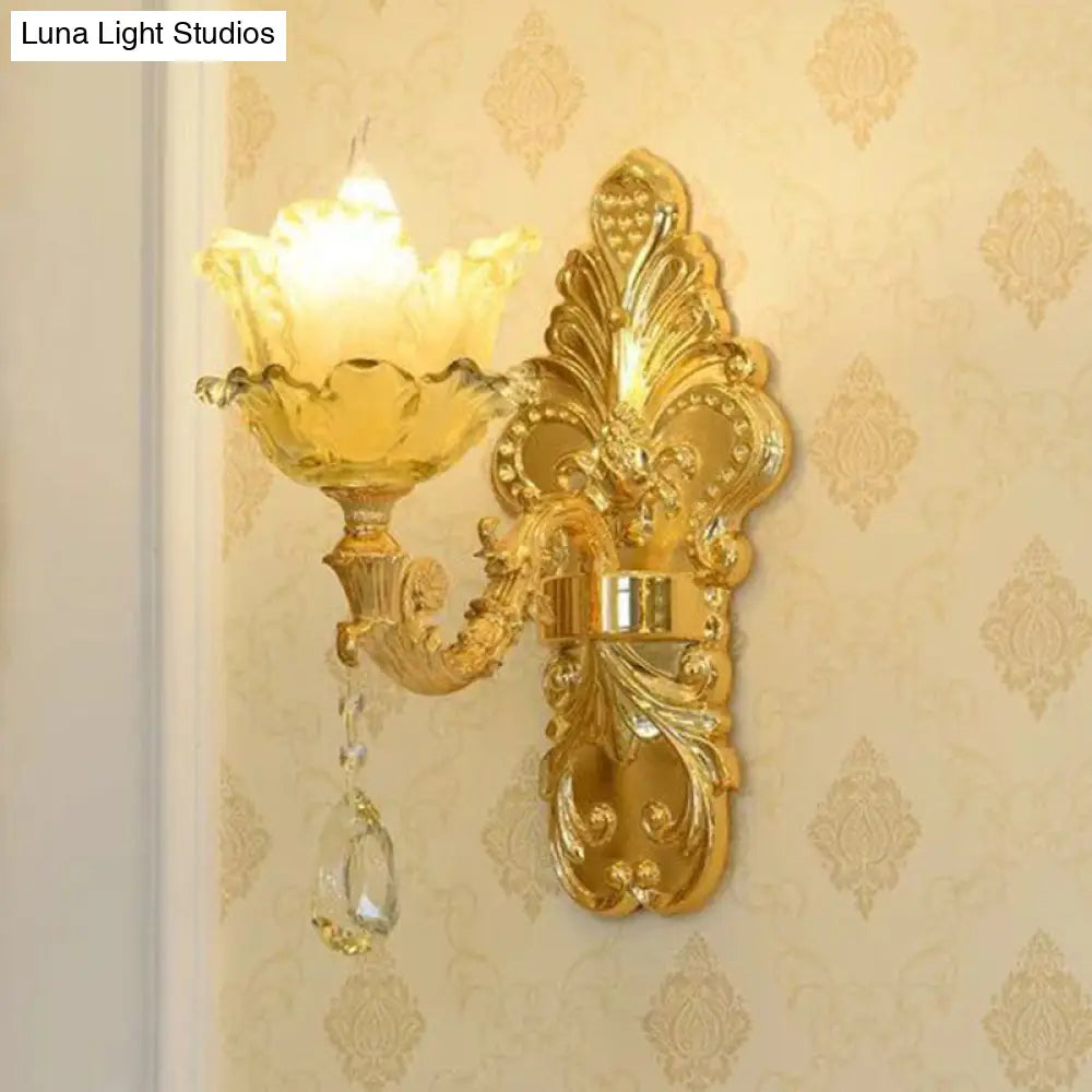 Lámpara colgante modernista de cristal texturizado ámbar - Lámpara de techo Petal para salón en dorado