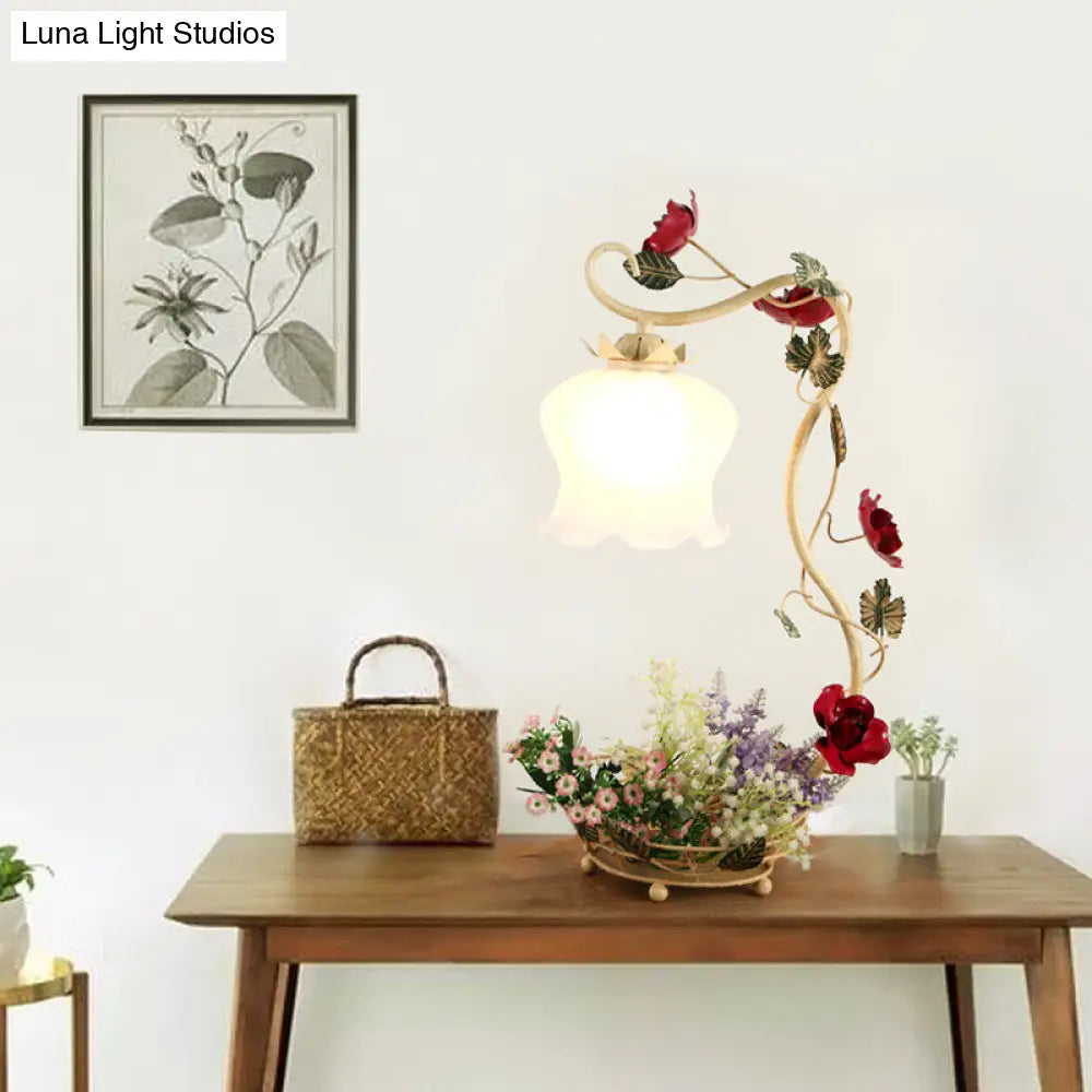 Lámpara de mesa American Flower Night Light con pantalla de cristal blanco esmerilado con volantes en blanco/rojo - Lámpara de dormitorio de 1 luz