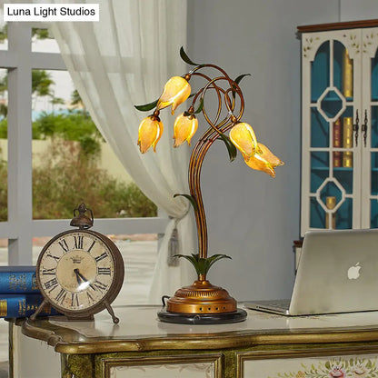 Lámpara de noche de tulipán de metal de 5 cabezas de American Garden en latón - Perfecta para el dormitorio