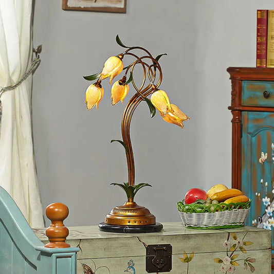 Lámpara de noche de tulipán de metal de 5 cabezas de American Garden en latón - Perfecta para el dormitorio