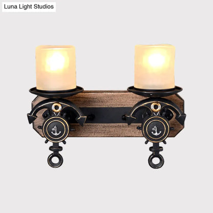 Lámpara de pared infantil con brazo articulado y pantalla de cristal opalino.