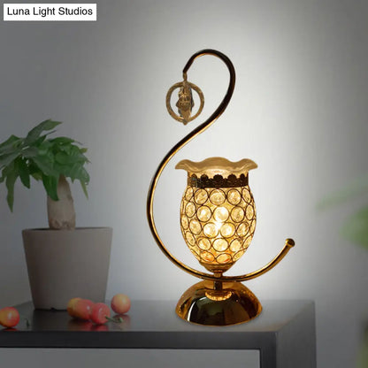 Anna - Lámpara de mesa moderna con forma de cubo/flor, estilo modernista, con incrustaciones de cristal, una cabeza, color dorado, con brazo curvo.