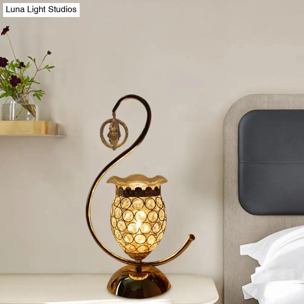 Anna - Lámpara de mesa moderna con forma de cubo/flor, estilo modernista, con incrustaciones de cristal, una cabeza, color dorado, con brazo curvo.