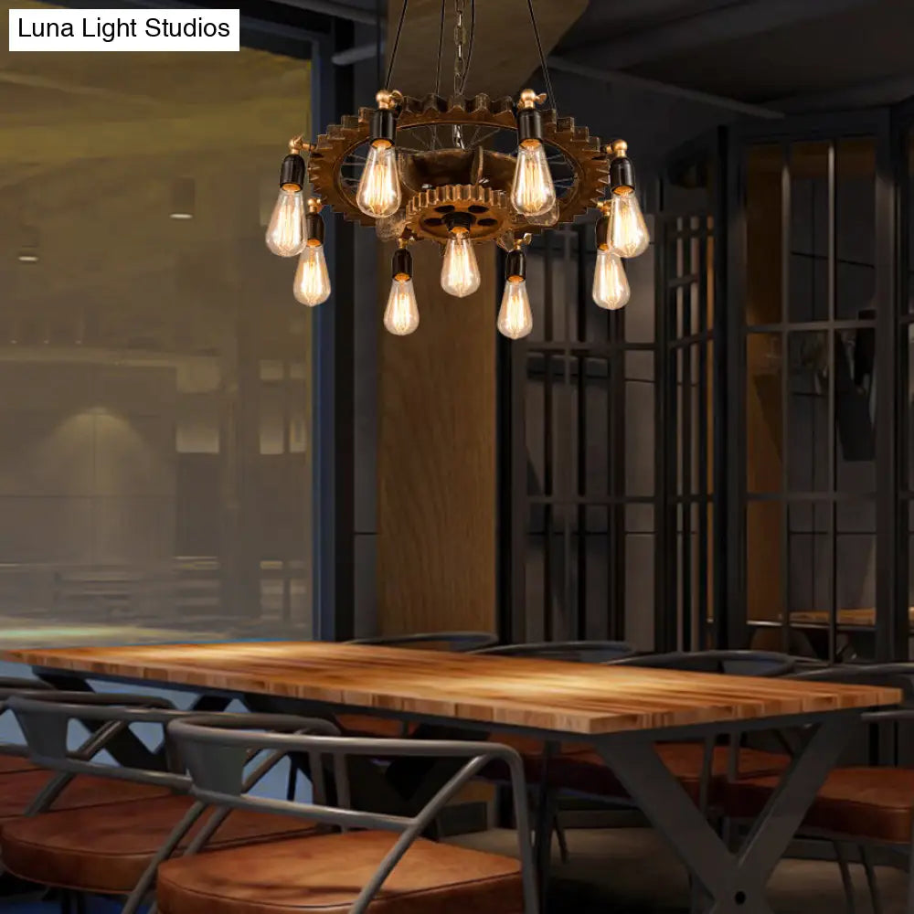 Lámpara de araña antigua de restaurante de dos niveles con nueve bombillas y soporte rústico suspendido