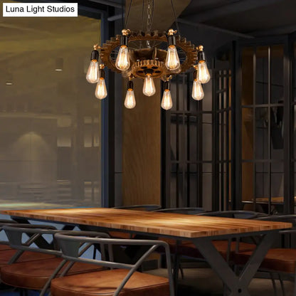 Lámpara de araña antigua de restaurante de dos niveles con nueve bombillas y soporte rústico suspendido