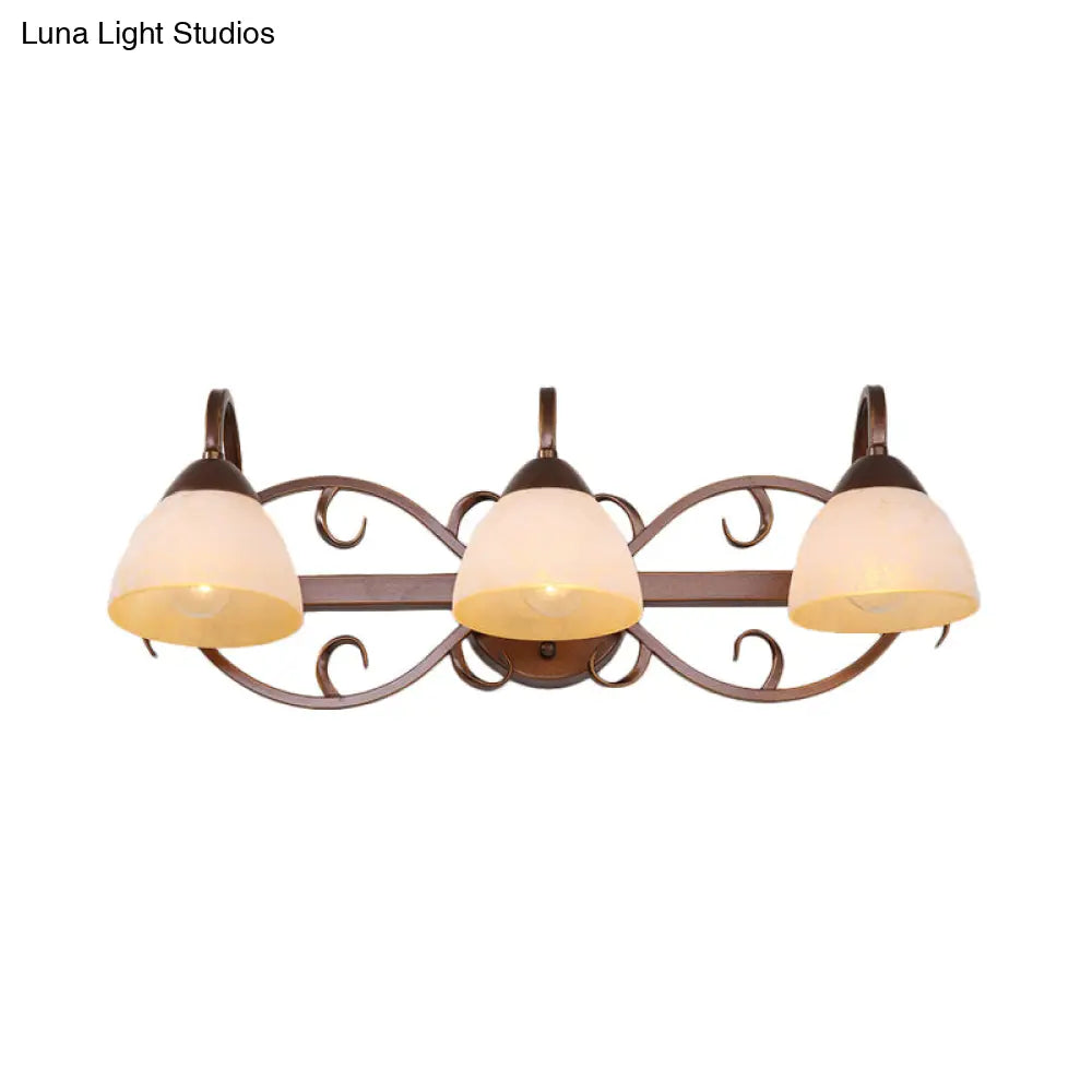 Aplique de pared antiguo de cristal beige con brazo curvo y múltiples bombillas para baño