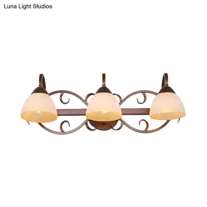 Aplique de pared antiguo de cristal beige con brazo curvo y múltiples bombillas para baño