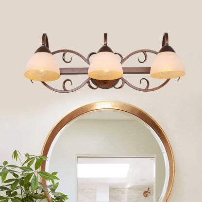 Aplique de pared antiguo de cristal beige con brazo curvo y múltiples bombillas para baño