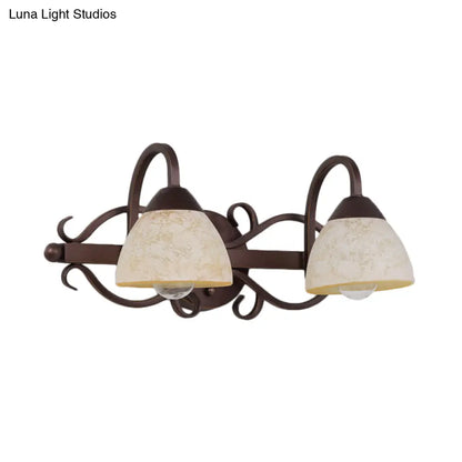 Aplique de pared antiguo de cristal beige con brazo curvo y múltiples bombillas para baño