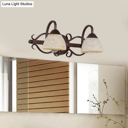 Aplique de pared antiguo de cristal beige con brazo curvo y múltiples bombillas para baño