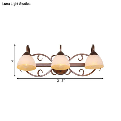 Aplique de pared antiguo de cristal beige con brazo curvo y múltiples bombillas para baño