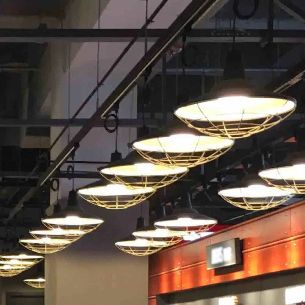 Lámpara colgante antigua con forma de tapa de olla de hierro negro y base enrejada - Ideal para restaurantes