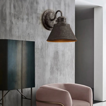 Aplique de pared antiguo de metal negro con pantalla cilíndrica/en forma de trompeta - Lámpara de pared rústica retro, 1 luz