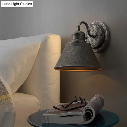 Aplique de pared antiguo de metal negro con pantalla cilíndrica/en forma de trompeta - Lámpara de pared rústica retro, 1 luz