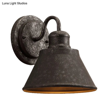 Aplique de pared antiguo de metal negro con pantalla cilíndrica/en forma de trompeta - Lámpara de pared rústica retro, 1 luz