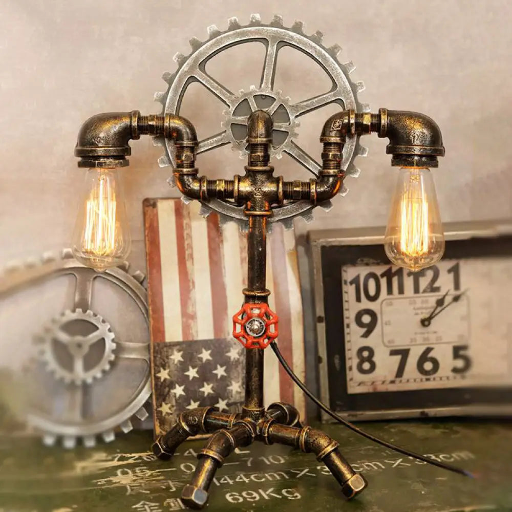 Lámpara de pie antigua de latón para dormitorio: Lámpara de mesa de 2 luces con tubo de agua y engranaje de hierro forjado.