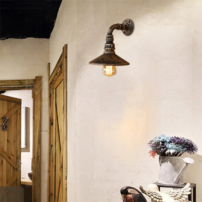 Aplique de pared cónico de latón antiguo/negro con diseño steampunk y tubo curvo