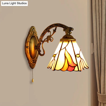 Aplique de pared floral antiguo de latón para dormitorio - Lodge Tiffany de 1 luz