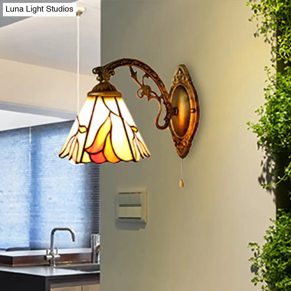 Aplique de pared floral antiguo de latón para dormitorio - Lodge Tiffany de 1 luz
