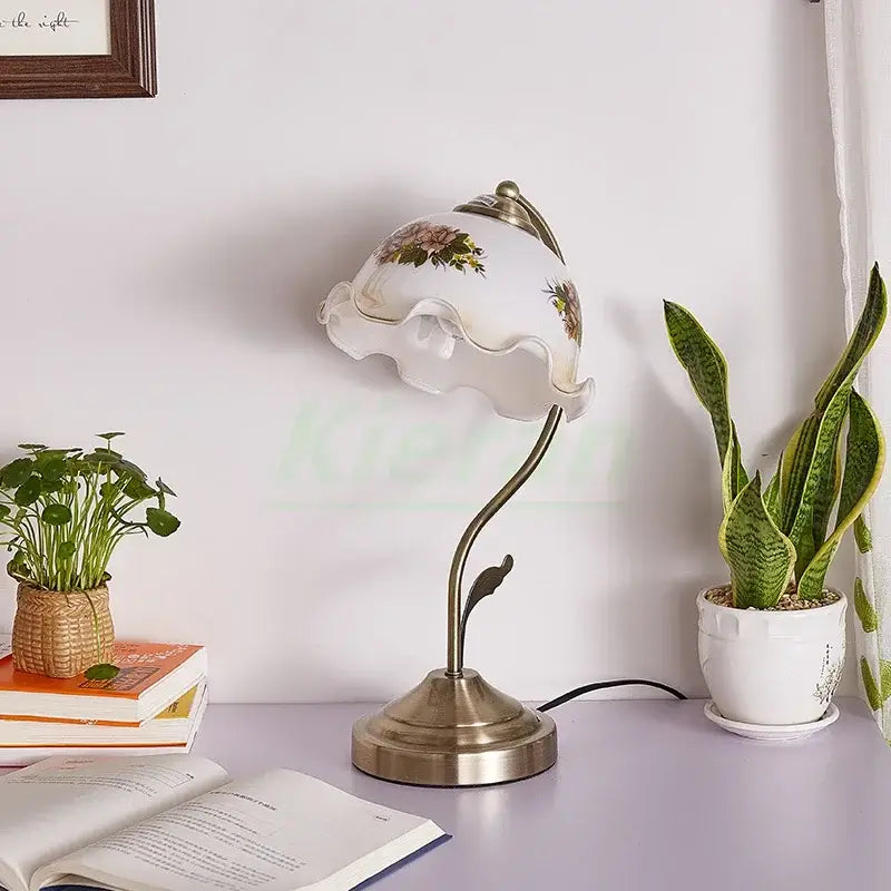 Antique brass glass flower led desk lamp with ruffled floral glass shade for bedroom table lighting