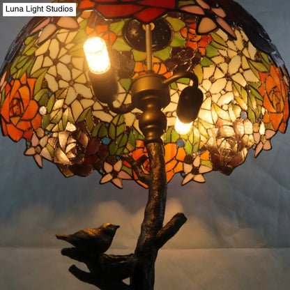 Lámpara de noche antigua de latón con una luz, diseño victoriano y rosa de vidrieras, libélula y motivo de cama.