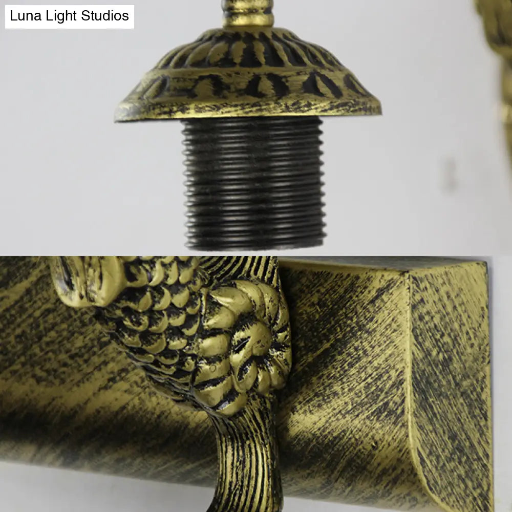 Aplique Tiffany de latón antiguo con pantalla de cristal cónica para pared de baño