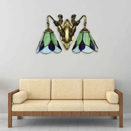 Aplique Tiffany antiguo de latón con pantalla de cristal verde en forma de flor - Iluminación de pared de doble cabezal