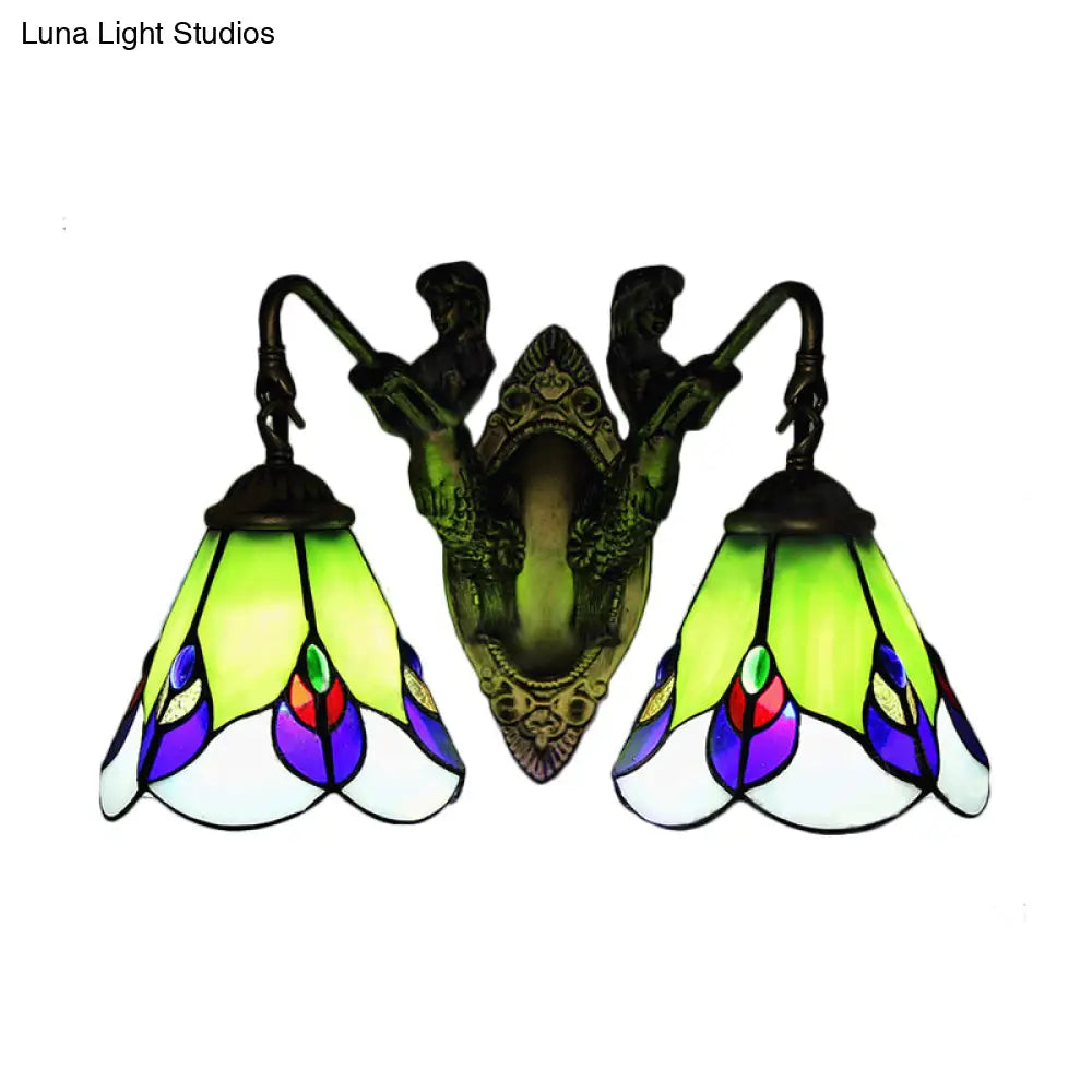 Aplique Tiffany antiguo de latón con pantalla de cristal verde en forma de flor - Iluminación de pared de doble cabezal
