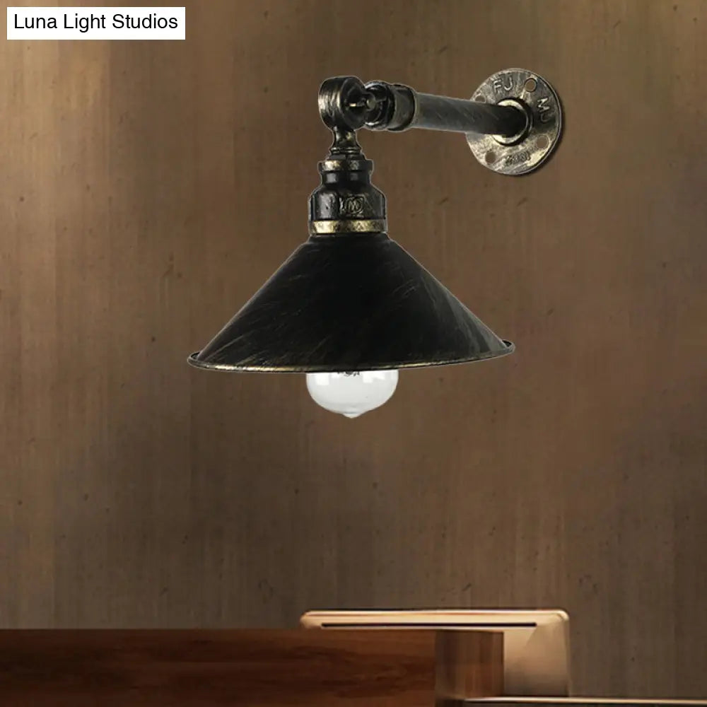 Aplique de pared antiguo de latón, estilo vintage, ideal para restaurantes. Pantalla cónica de metal, para una bombilla.