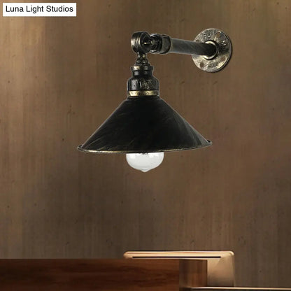 Aplique de pared antiguo de latón, estilo vintage, ideal para restaurantes. Pantalla cónica de metal, para una bombilla.